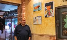 El cauriense Manolo Rivas monta una exposición taurina para mantener estos días el espíritu sanjuanero