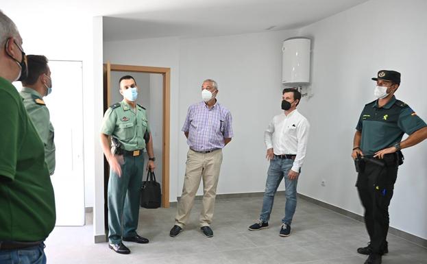 El presidente de la Diputación y el diputado de Infraestructuras visitan las obras llevadas a cabo en el Cuartel de la Guardia Civil