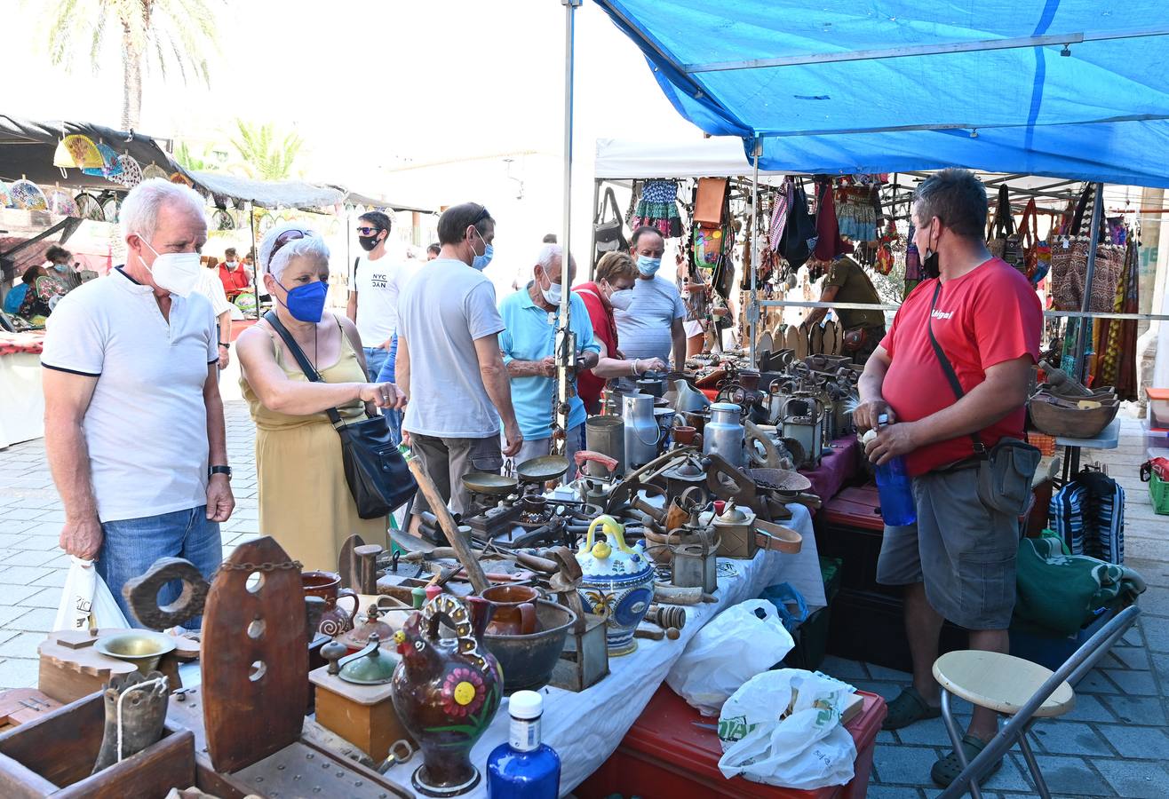 Buena presencia de artesanos y visitantes en el Jueves Turístico 'Ciudad de Coria'