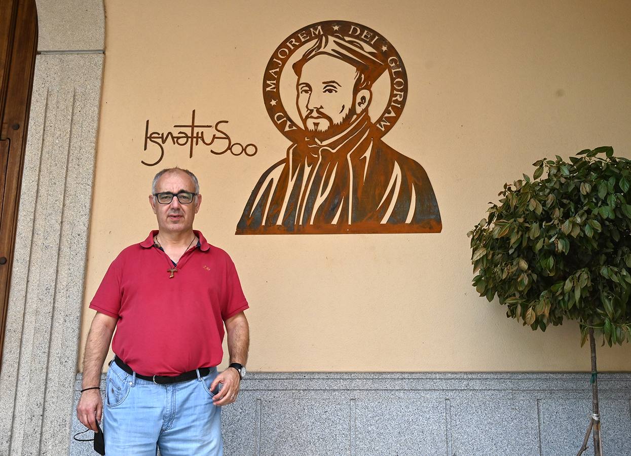La parroquia de San Ignacio cuenta ya en su puerta principal una imagen del fundador de la Compañía de Jesús
