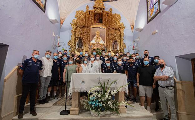 La plantilla del Coria, Directiva y Cuerpo Técnico pidieron a la Virgen que les protegiera ante la nueva temporada