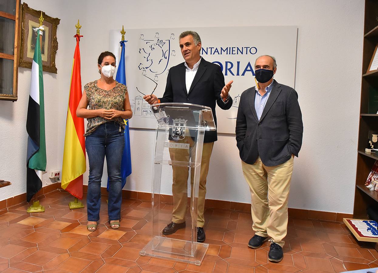 El alcalde afirma que se está realizando el expediente para la inminente salida de Adesval