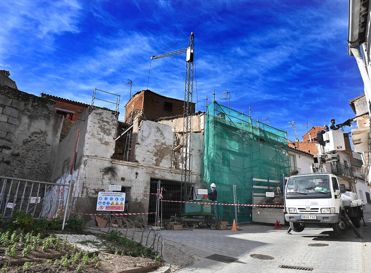 Comienzan los trabajos de demolición para descubrir parte de la muralla