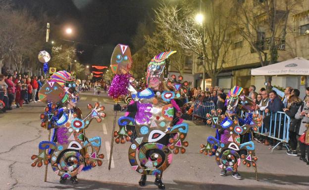 Quejas entre los aspirantes a participar en el desfile tras suspenderlo el Ayuntamiento