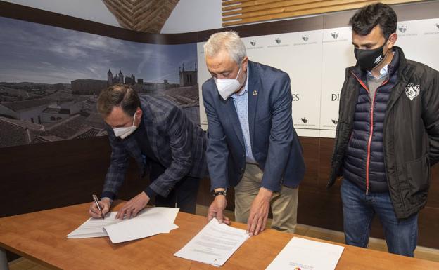 Diputación ayuda con 60.000€ al Club Deportivo Coria