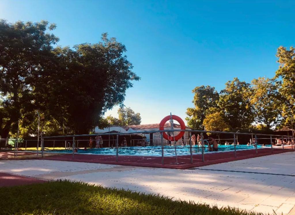 El ayuntamiento publica el pliego de prescripciones para el bar de las piscinas municipales de Rincón del Obispo