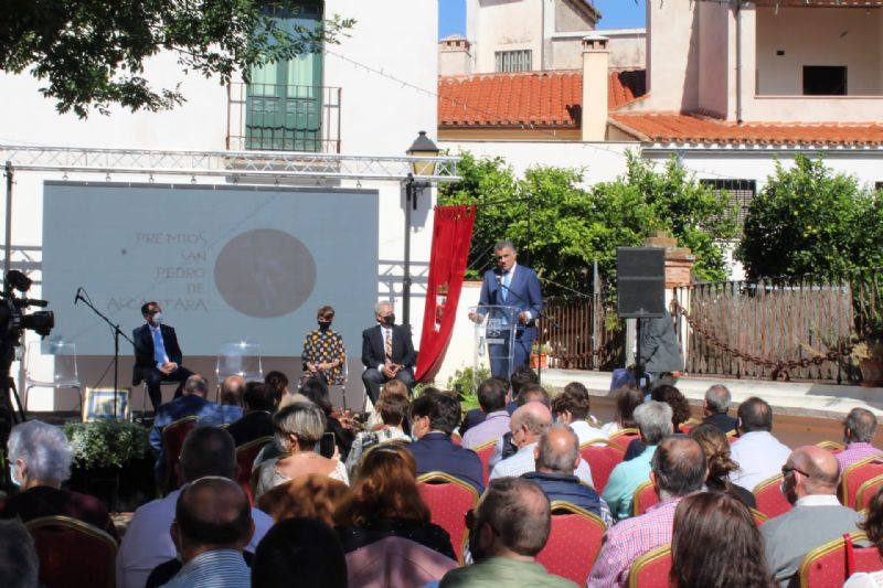 La Asociación «Bufón Calabacillas», Iván «Melon» Lewis y Pedro Clemente, galardonados con la Medalla de la Ciudad