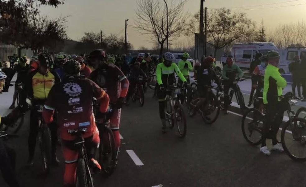 Más de un centenar de ciclistas se dan cita en la XV Marcha BTT «Medina Cauria»