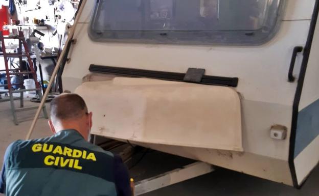 La Guardia Civil desmantela en Don Benito un punto de falsificación de bastidores de caravanas-viviendas