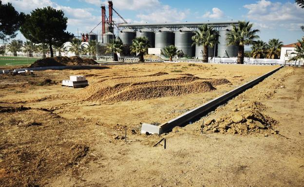 Comienzan las obras de la nueva pista de baloncesto en la ciudad deportiva