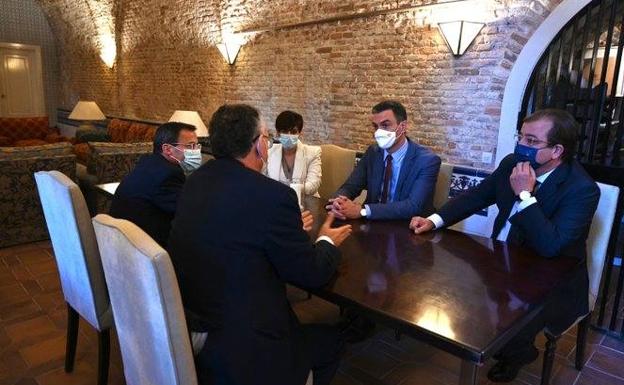 Quintana confía en que el Consejo de Ministros autorice el 8 de noviembre la consulta popular sobre la unión