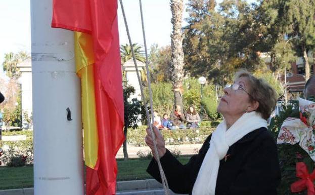 Lola Tena hará hoy el tradicional izado de bandera