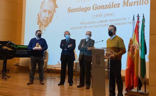 Intervención de Francisco Manuel Parejo tras recibir el premio. /HOY