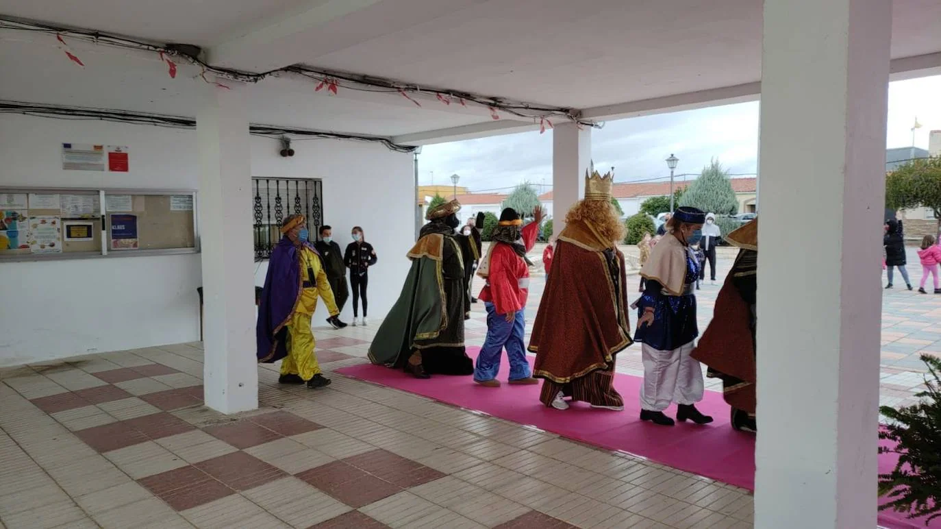 Las entidades locales menores también disfrutaron de la visita de los Reyes Magos