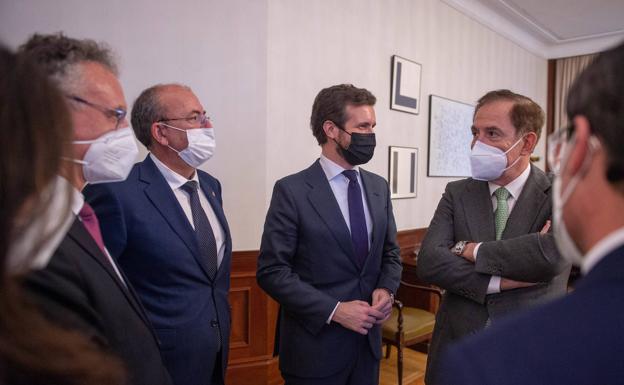 Casado apoya la unión de Don Benito y Villanueva