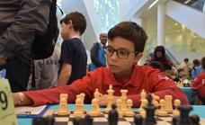 Víctor Navarro, suma y sigue ante el tablero de ajedrez