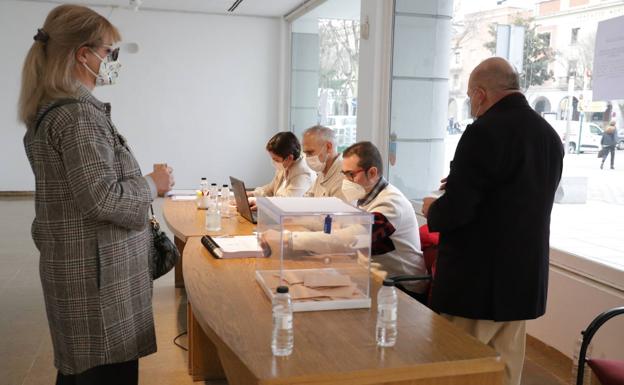 La consulta popular acumula ya 1.887 votos anticipados en Don Benito