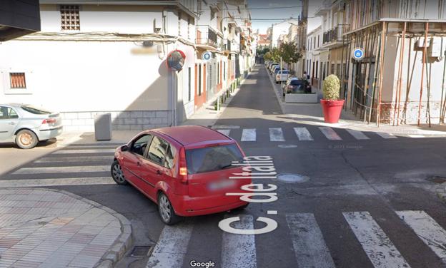 Un joven de 22 años resulta herido grave en un accidente en el cruce de las calles Italia y Don Llorente