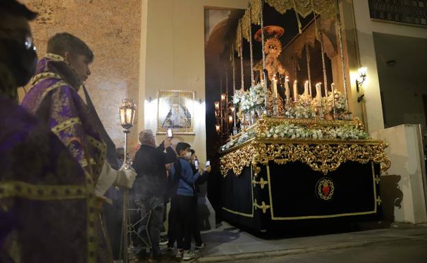 Silencio y solemnidad en la noche del Viernes Santo en Don Benito