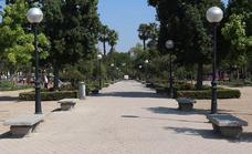 Los bancos de la plaza de España se trasladan al parque Tierno Galván