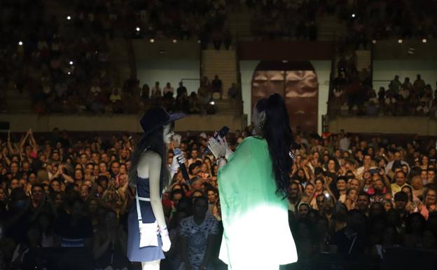 La dombenitense Ainhoa Flores cumple su sueño de cantar con Camela