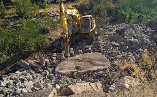 La Confederación Hidrográfica del Guadiana elimina dos badenes de hormigón en Badajoz y Don Benito