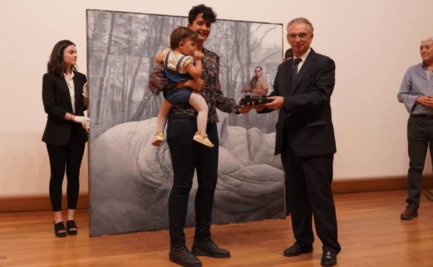 La artista Verónica Bueno gana el premio Juan Aparicio Quintana con la obra 'La vida es un laberinto'