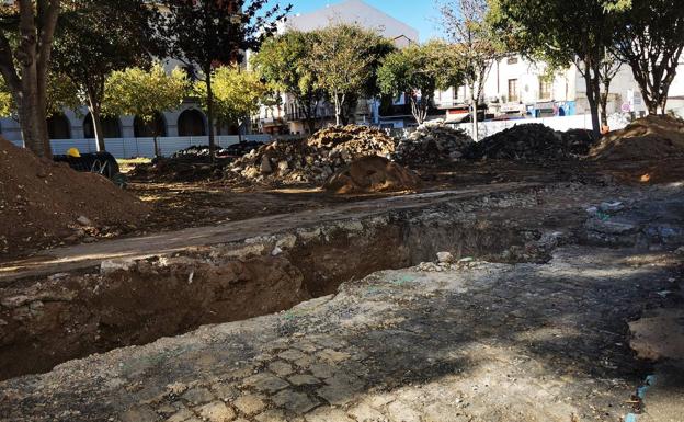 Encuentran restos óseos en las obras de la plaza de España