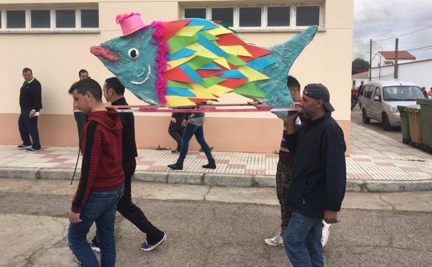 Entierro de la sardina en una edición anterior del Carnaval. /HOY
