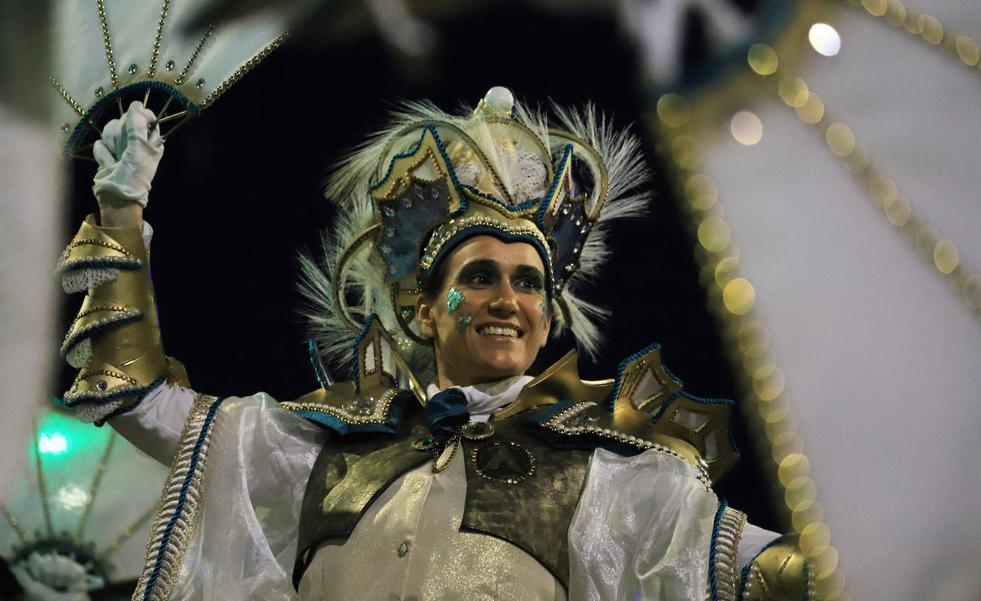 Las comparsas suben el nivel del desfile del Carnaval de Don Benito