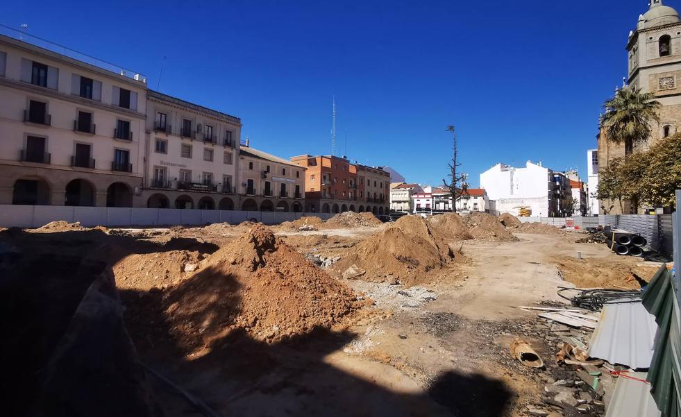 La adjudicataria solicita modificar el contrato de las obras en la plaza de España
