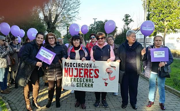 Alrededor de 80 personas marchan Contra la Violencia de Género