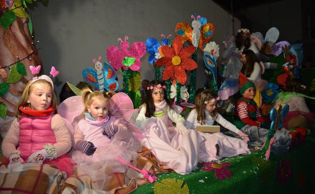 Los niños de Higuera la Real disfrutaron del paso de los Reyes Magos