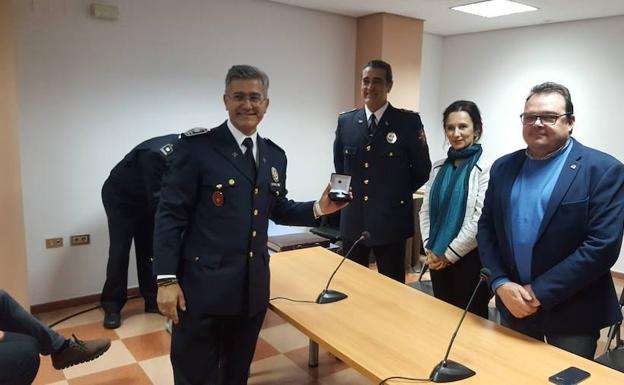 Reconocimiento al jefe de la Policía Local por sus 25 años de servicio