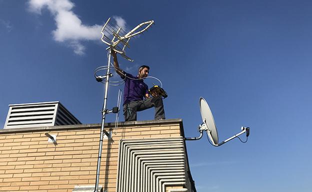 Las comunidades de vecinos deberán actualizar sus antenas para ver la TDT