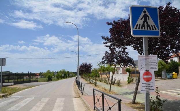 El Ayuntamiento limita el tránsito de peatones en las avenidas España e Higuera la Real