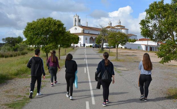 Caminando al Santuario
