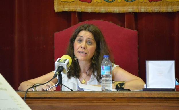 La alcaldesa enmienda la labor del interventor