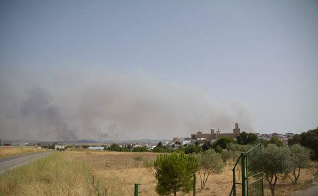 Estabilizado el incendio de Cumbres Mayores y controlado el de Fregenal