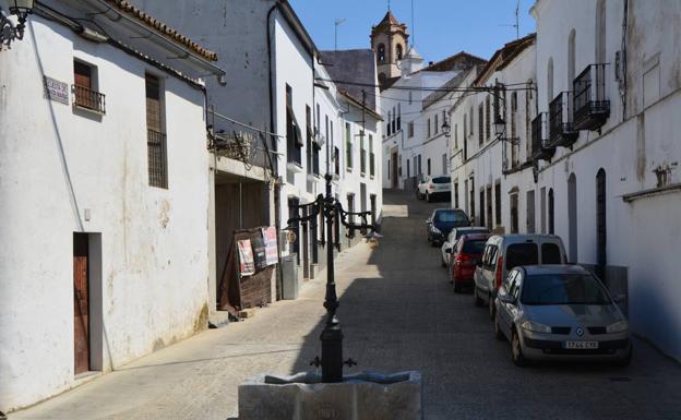 El agua vuelve a brotar de la Fuente de los Grifos