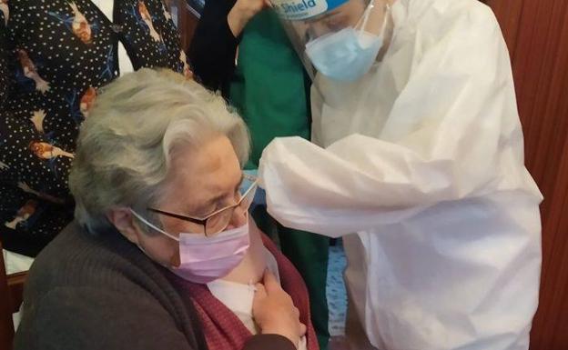Las vacunas contra la covid-19 llegan al Hogar de San Blas de Fregenal