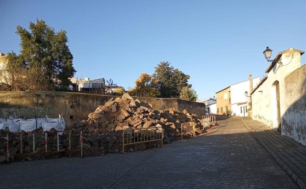 El Grupo Socialista de Fregenal pide retirar «de manera inmediata» los escombros de la calle Umbrales