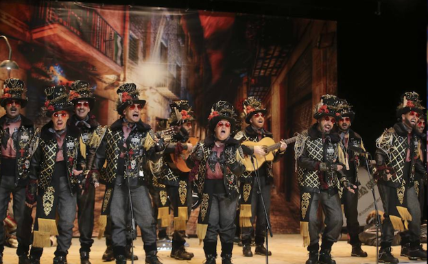 'La Oveja Negra' pone en pie al público del Carnaval Romano con un magnífico juego de voces