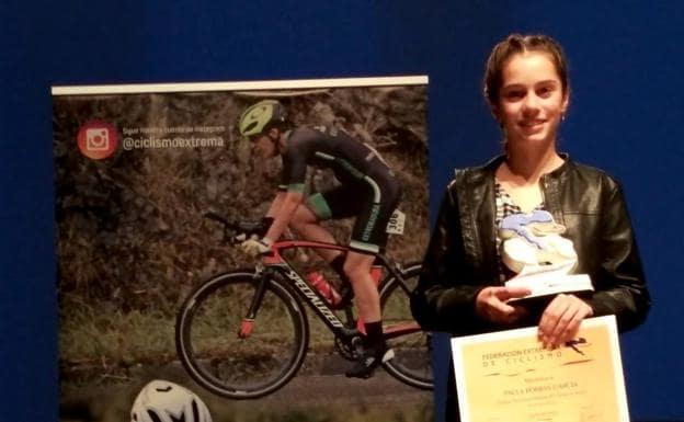 La fuentecanteña Paula Porras, premiada en la Gala del Ciclismo de Extremadura