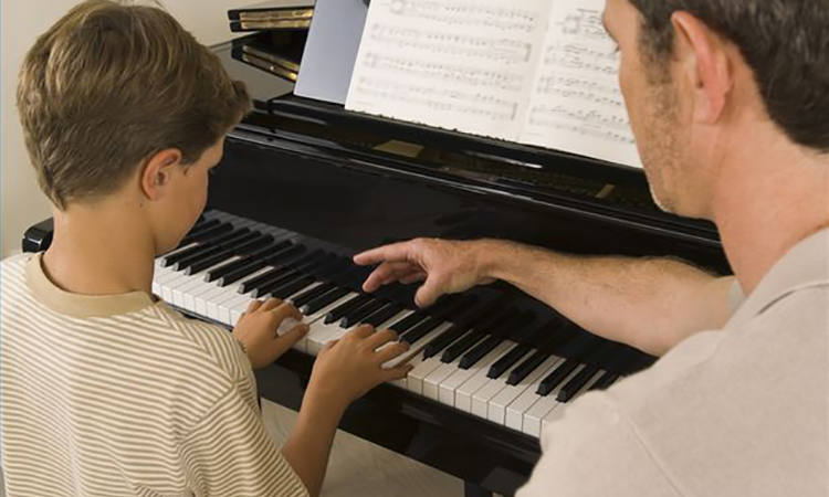 El consistorio oferta un puesto de profesor de piano