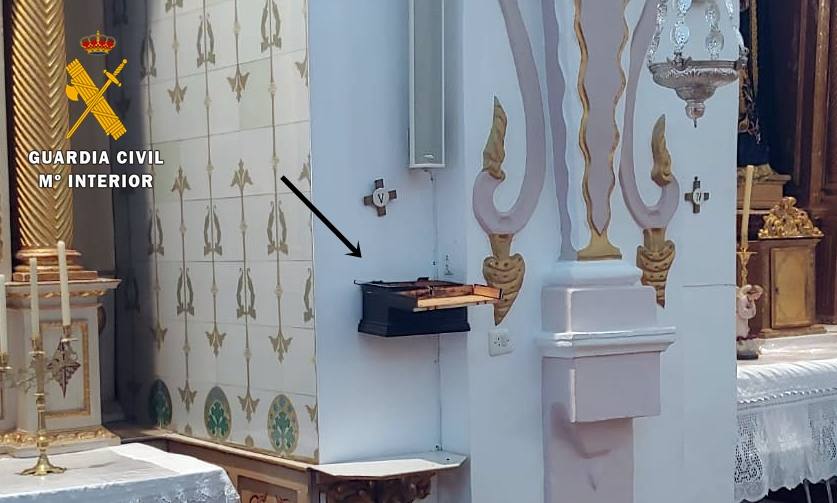 La Guardia Civil detiene a un presunto autor que robó en la Ermita de Fuente de Cantos