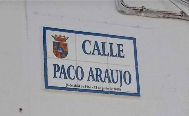 La localidad le pone a Paco Araujo una calle