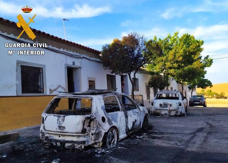 Detenido el autor que provoco el incendio de dos vehículos sen Fuente de Cantos