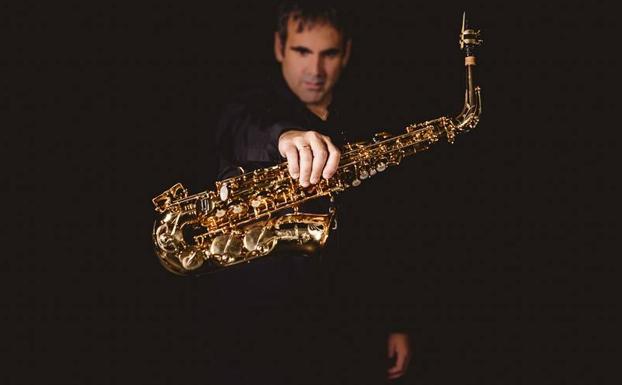 El saxofonista Pepe Burgos actúa en Fuente de Cantos