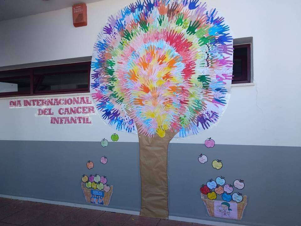 La comunidad educativa de Fuente de Cantos se suma a la lucha contra el cáncer infantil